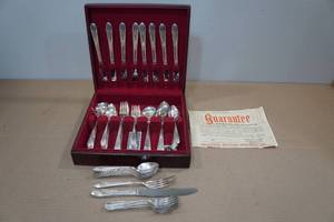 lot 251 image: WM Rogers Flatware Set