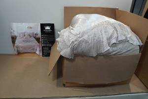 lot 257 image: NEW Tache Home Fashion 6-Piece Satin Floral Comforter Set -King, Beige