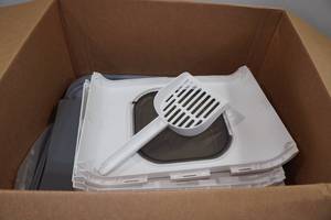 lot 2 image: Folding Drawer Cat Litter Basin