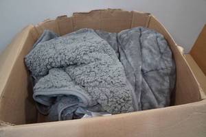 lot 37 image: 60x80 Weighted Blanket 15lbs