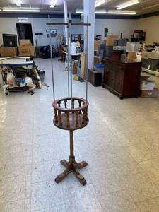 lot 16 image: Plant Stand
