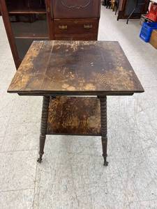 lot 23 image: Claw Foot Table
