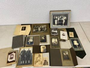 lot 30 image: Vintage Photos