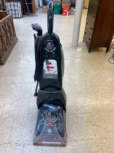 lot 38 image: Bissell Carpet Cleaner