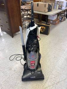 lot 39 image: Bissell Vacuum