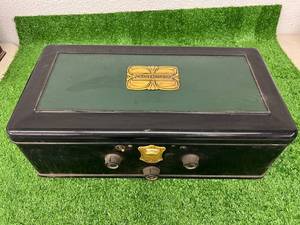 lot 59 image: Atwater Kent Radio