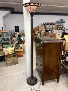 lot 73 image: Floor Lamp