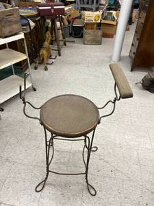lot 74 image: Antique Wrought Iron Twisted Metal Ice Cream Parlor Chair