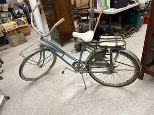 lot 75 image: Hiawatha Bicycle