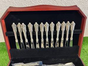lot 100 image: Wallace Sterling Flatware Set 3016 grams of 92.5% Silver