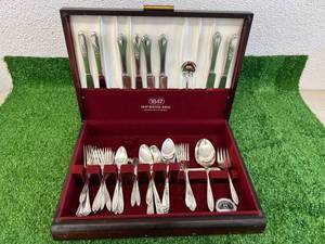 lot 46 image: 1847 Rogers Bros Flatware Set