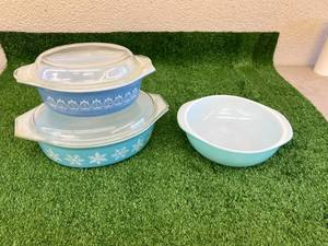 lot 48 image: Pyrex