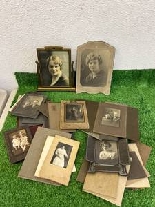 lot 52 image: Vintage Photos