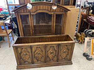 lot 95 image: 2 Piece Lighted Buffet
