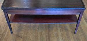 lot 31 image: Mid Century Modern Coffee Table