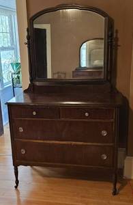 lot 10 image: Nostalgic Vintage Mirrored Bureau