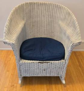 lot 16 image: Vintage  Wicker Rocking Chair