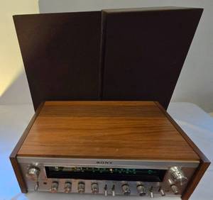 lot 70 image: Great Sony RadioReceiverSpeakers