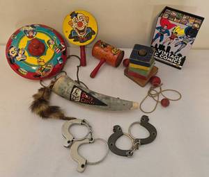 lot 91 image: Variety of Vintage Toys
