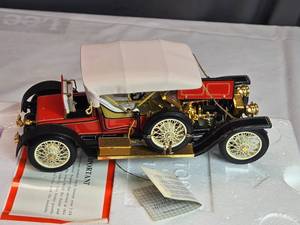 lot 2 image: 1910 Rolls-Royce Silver Ghost Franklin Mint Metal Die Cast Car 124 Scale