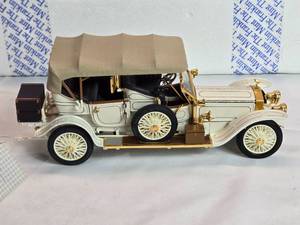 lot 8 image: 1911 Rolls-Royce Franklin Mint Metal Die Cast Car 124 Scale