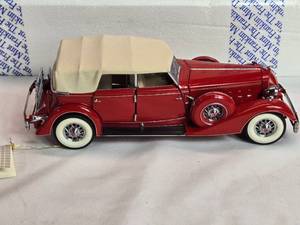 lot 9 image: 1934 Packard Franklin Mint Metal Die Cast Car 124 Scale