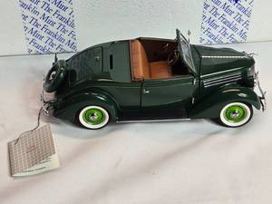 lot 10 image: 1936 Ford Convertible Franklin Mint Metal Die Cast Car 124 Scale
