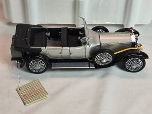 lot 13 image: 1925 Rolls-Royce Silver Ghost Franklin Mint Metal Die Cast Car 124 Scale