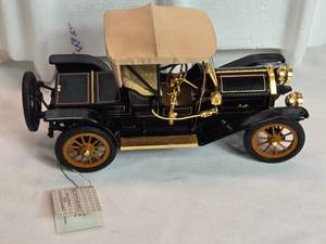 lot 14 image: 1910 Cadillac Model 30 Franklin Mint Metal Die Cast Car 124 Scale