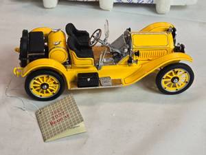 lot 18 image: 1915 Stutz Bearcat Franklin Mint Metal Die Cast Car 124 Scale
