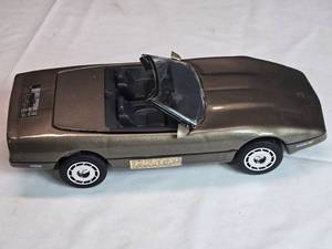 lot 19 image: 1990 Jim Beam Corvette Decanter