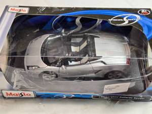 lot 41 image: Maisto Special Edition Lamborghini Gallardo Spyder 118 Scale Diecast Model in Silver