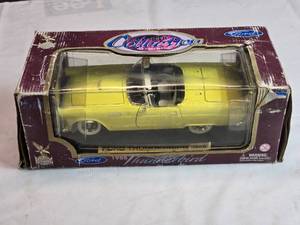 lot 49 image: Road Legends 1955 Ford Thunderbird Convertible 118 Scale Diecast Model in Yellow
