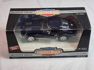 lot 52 image: American Muscle 1963 Corvette Sting Ray 118 Scale Diecast Model by Ertl