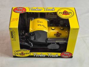 lot 55 image: Ford Model T Pennzoil Tanker Truck Diecast Model by Empire Toys