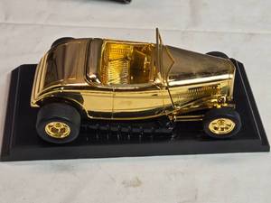 lot 60 image: Racing Champions Hot Rod Magazine 24K Gold Plated 1932 Ford 124 Scale Diecast Model