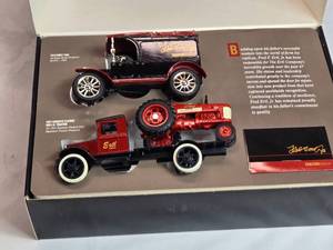lot 64 image: ERTL Signature Edition 1913 Ford T Van & 1931 Hawkeye Flatbed with I.H. Tractor Die-Cast Models