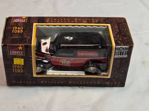 lot 67 image: Liberty Classics 1940 Ford Limited Edition Die-Cast Collectors Bank