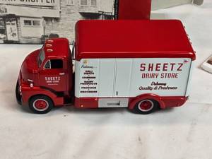 lot 70 image: Sheetz 1952 GMC Insulated Van Collectors Edition Die-Cast Truck