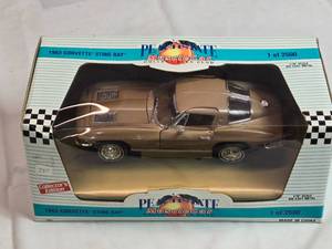 lot 79 image: ERTL Peach State Collectibles Club 1963 Corvette Sting Ray Die-Cast Model