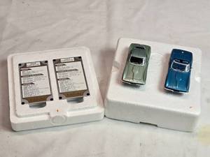 lot 83 image: Danbury Mint 1965 & 1966 Corvette Die-Cast Model Set