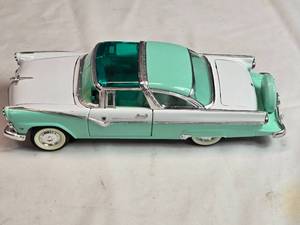 lot 85 image: 1955 Ford Fairlane Crown Victoria Diecast Car 118