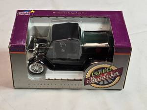 lot 90 image: Liberty Classics 1916 Studebaker Die-Cast Model Bank