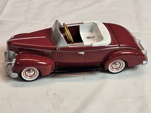 lot 117 image: Gearbox Collectibles 118 1940 Ford Pedal Car