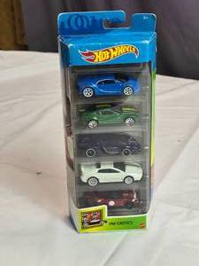 lot 133 image: Hot Wheels HW Exotics 5-Pack by Mattel