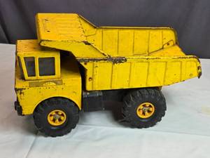 lot 137 image: Vintage Yellow Tonka Dump Truck