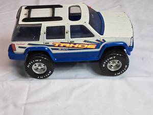 lot 120D image: Vintage Nylint Chevrolet Tahoe SUV Toy
