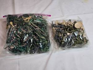 lot 146 image: Lot of Plastic Army Men Figures