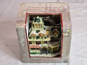 lot 151 image: Enchanted Christmas Village Lighted Porcelain House