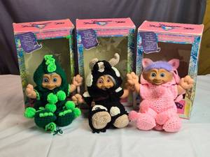 lot 160 image: Treasure Troll Tots by Wisestone - Set of 3